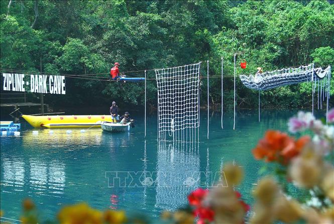 Khu du lịch Sông Chày - Hang tối (Vườn quốc gia Phong Nha - Kẽ Bàng) bổ sung nhiều trò chơi mới, thu hút du khách trải nghiệm, khám phá. Ảnh: Tá Chuyên – TTXVN