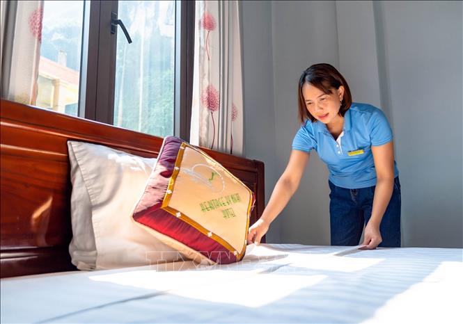 Các khách sạn, cơ sở lưu trú tại thị trấn Phong Nha (huyện Bố Trạch, Quảng Bình) chú trọng nâng cấp phòng ốc để phục vụ du khách. Ảnh: TTXVN phát